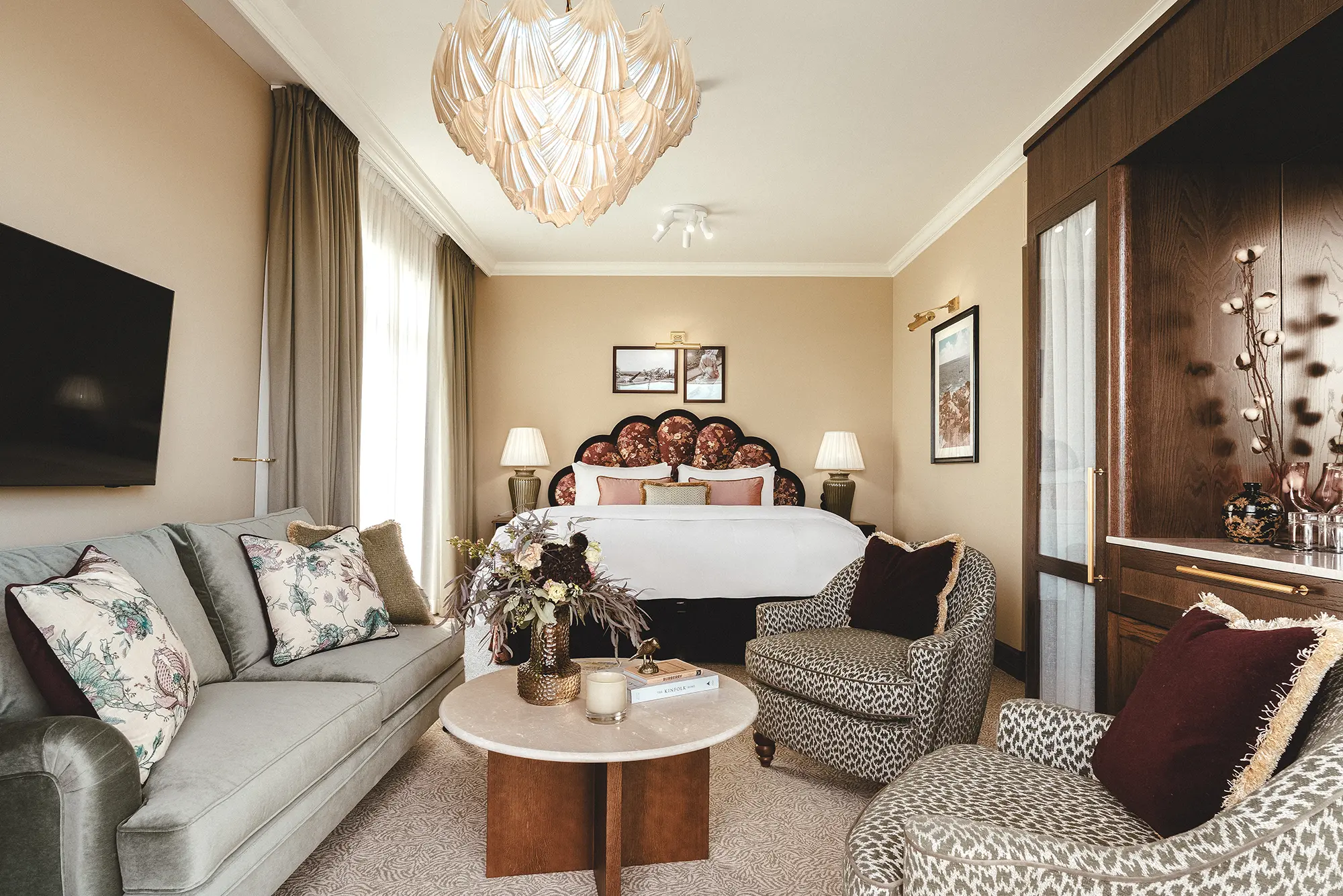 ROX-junior-suite Image of ROX Paramount Junior Suite with beautiful setting.