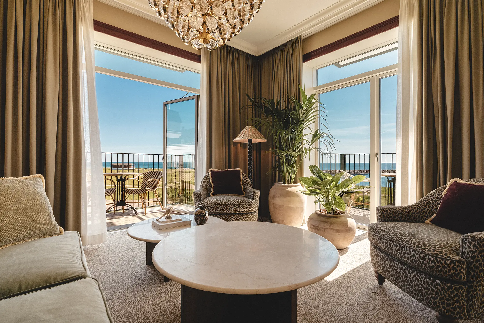 ROX-signature-suite Image of ROX Signature Suite with beautiful setting.